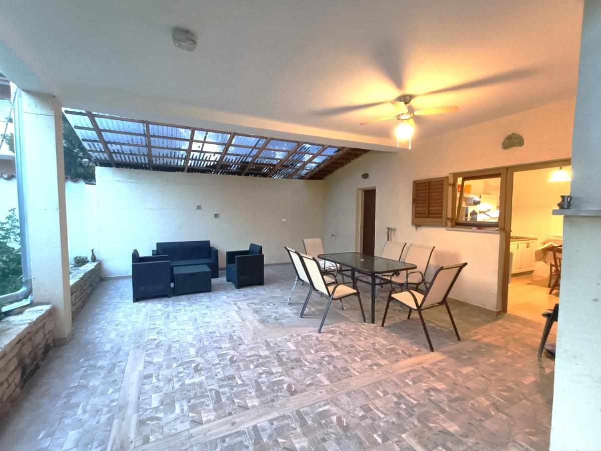 Apartment Pletikos Premantura Esterno foto