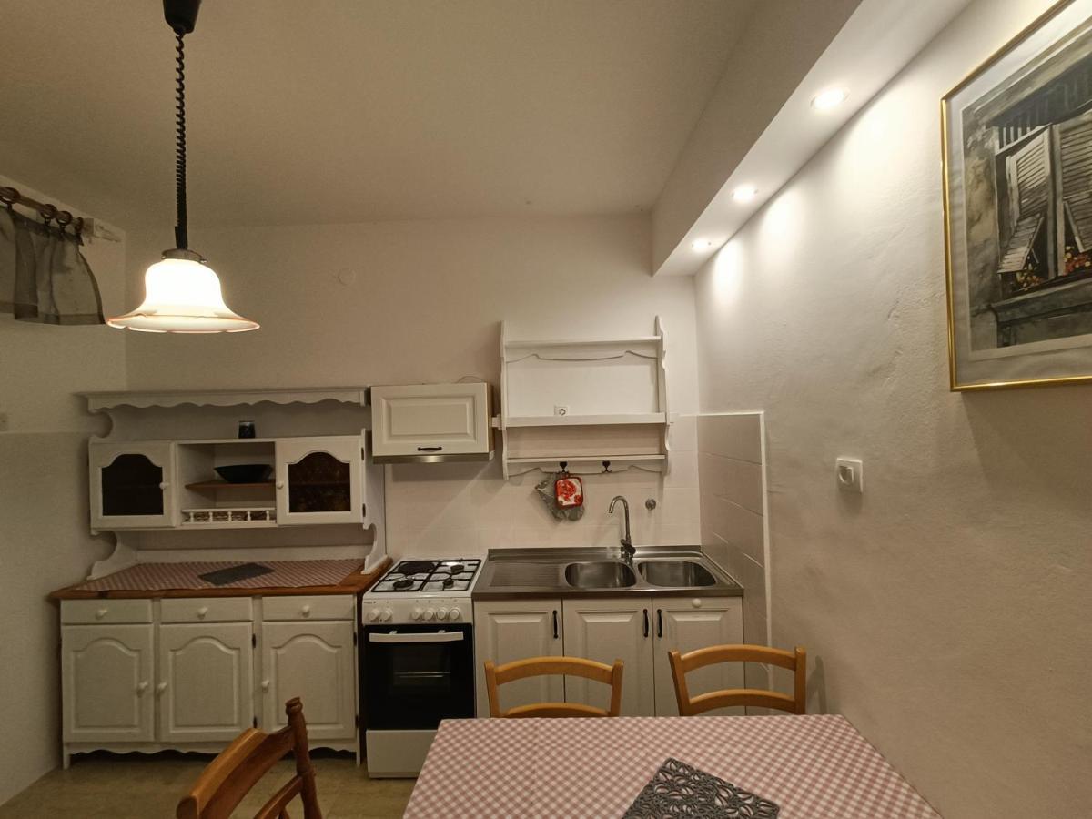 Apartment Pletikos Premantura Esterno foto