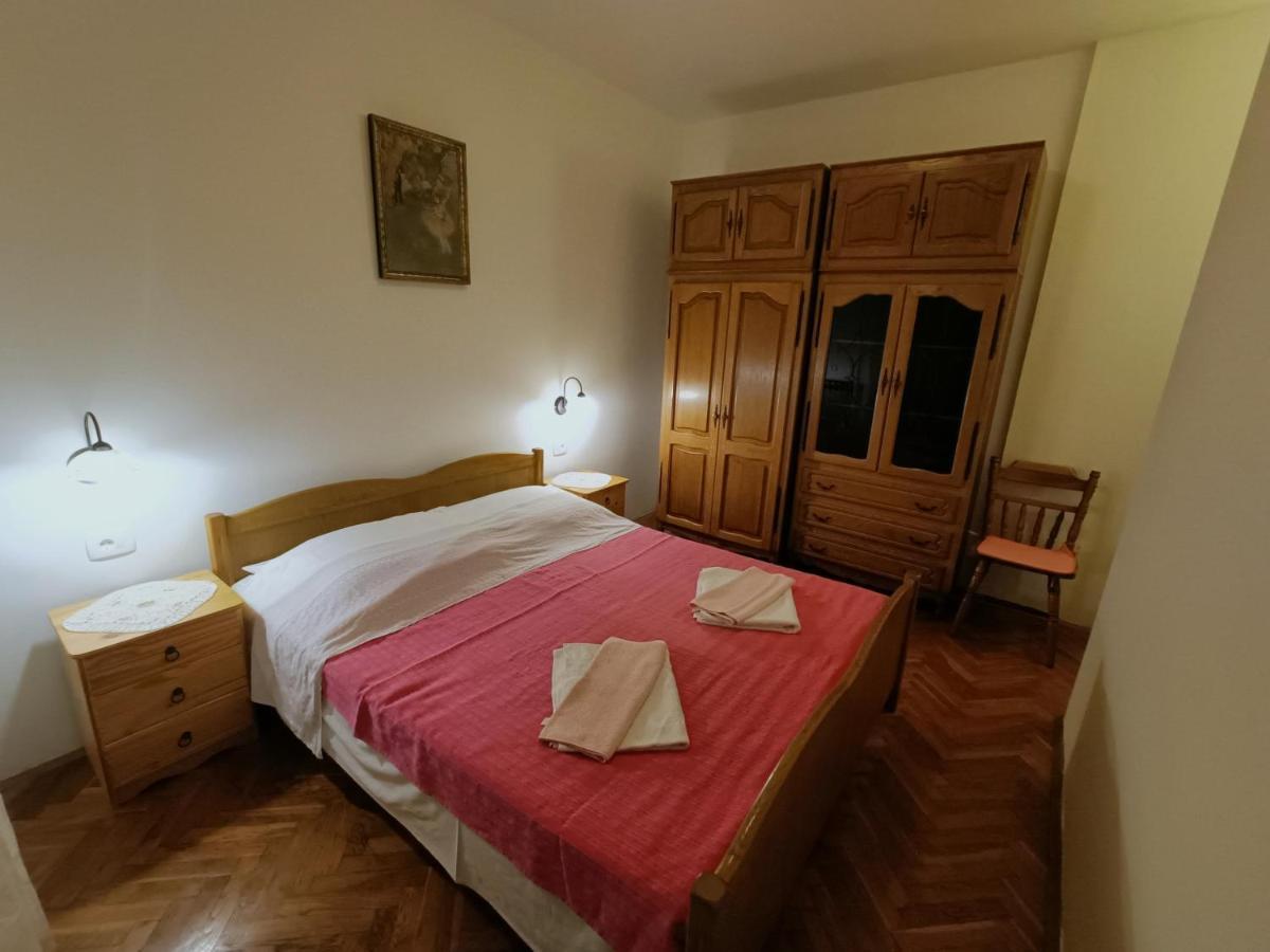 Apartment Pletikos Premantura Esterno foto