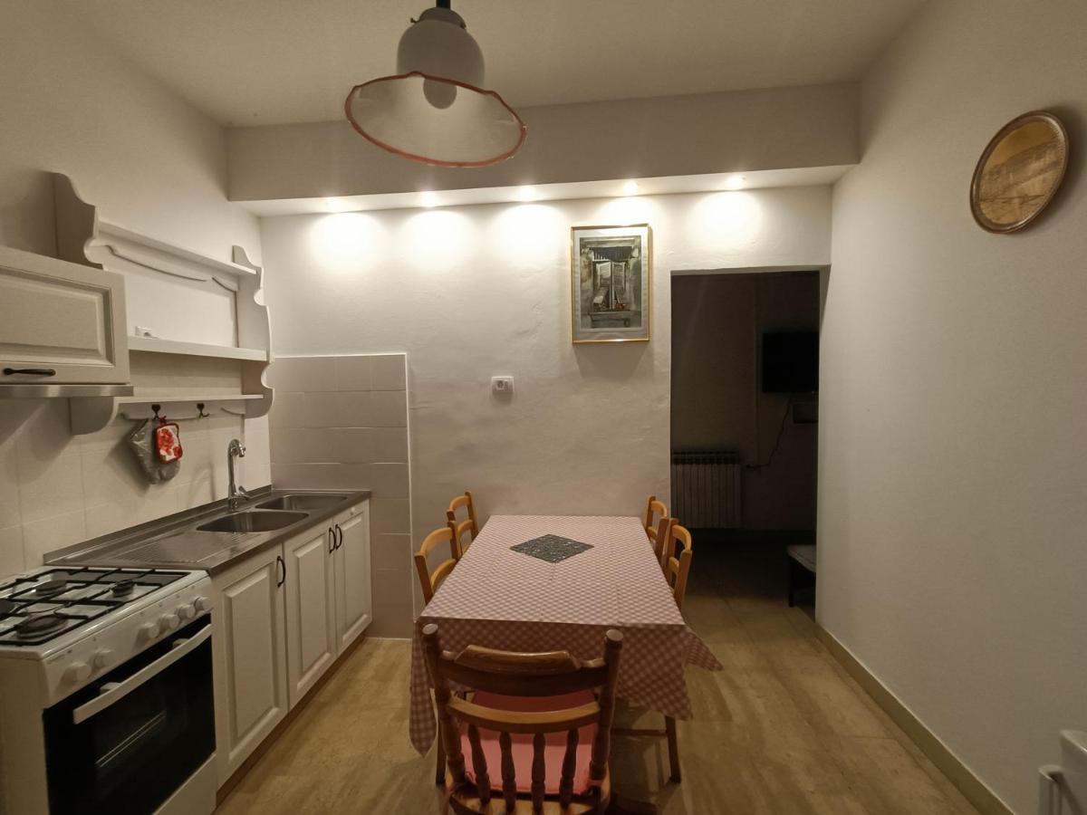Apartment Pletikos Premantura Esterno foto