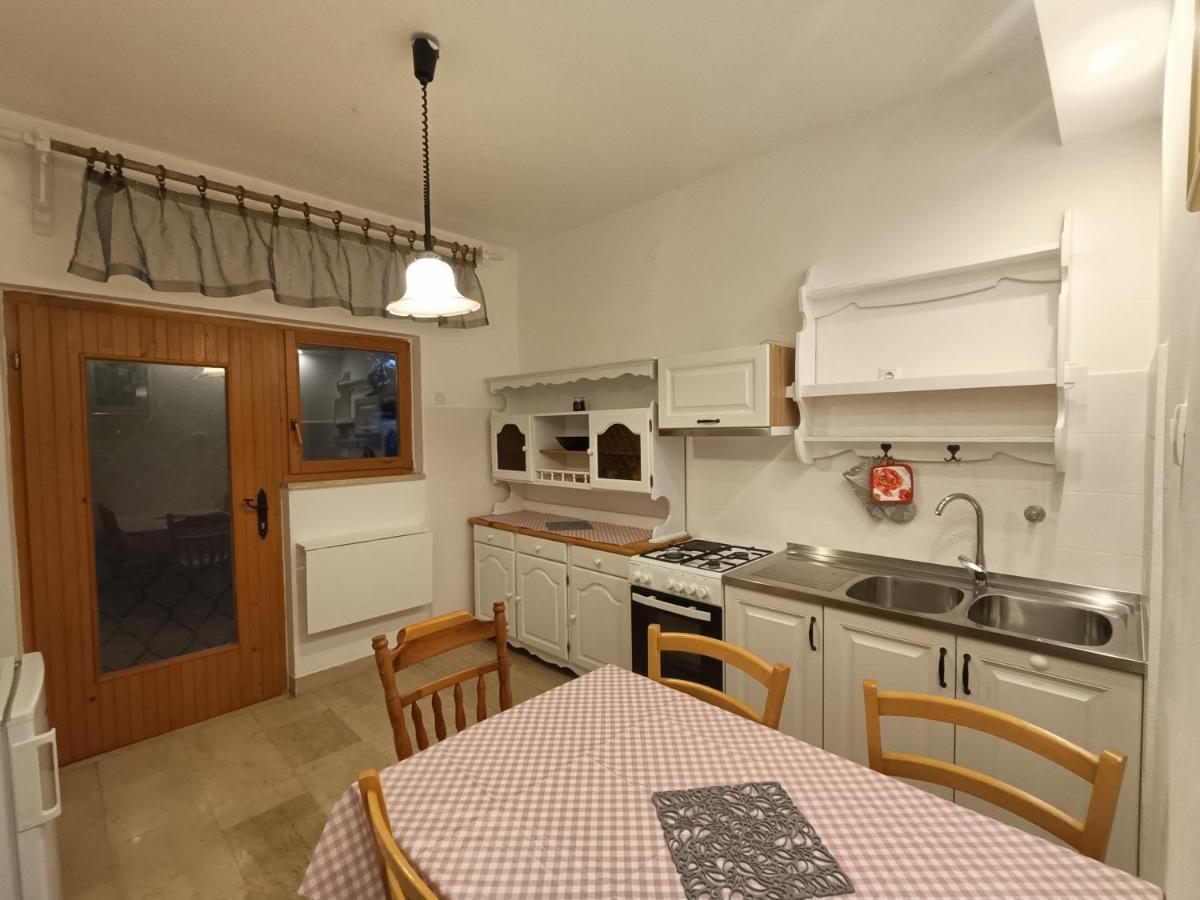 Apartment Pletikos Premantura Esterno foto