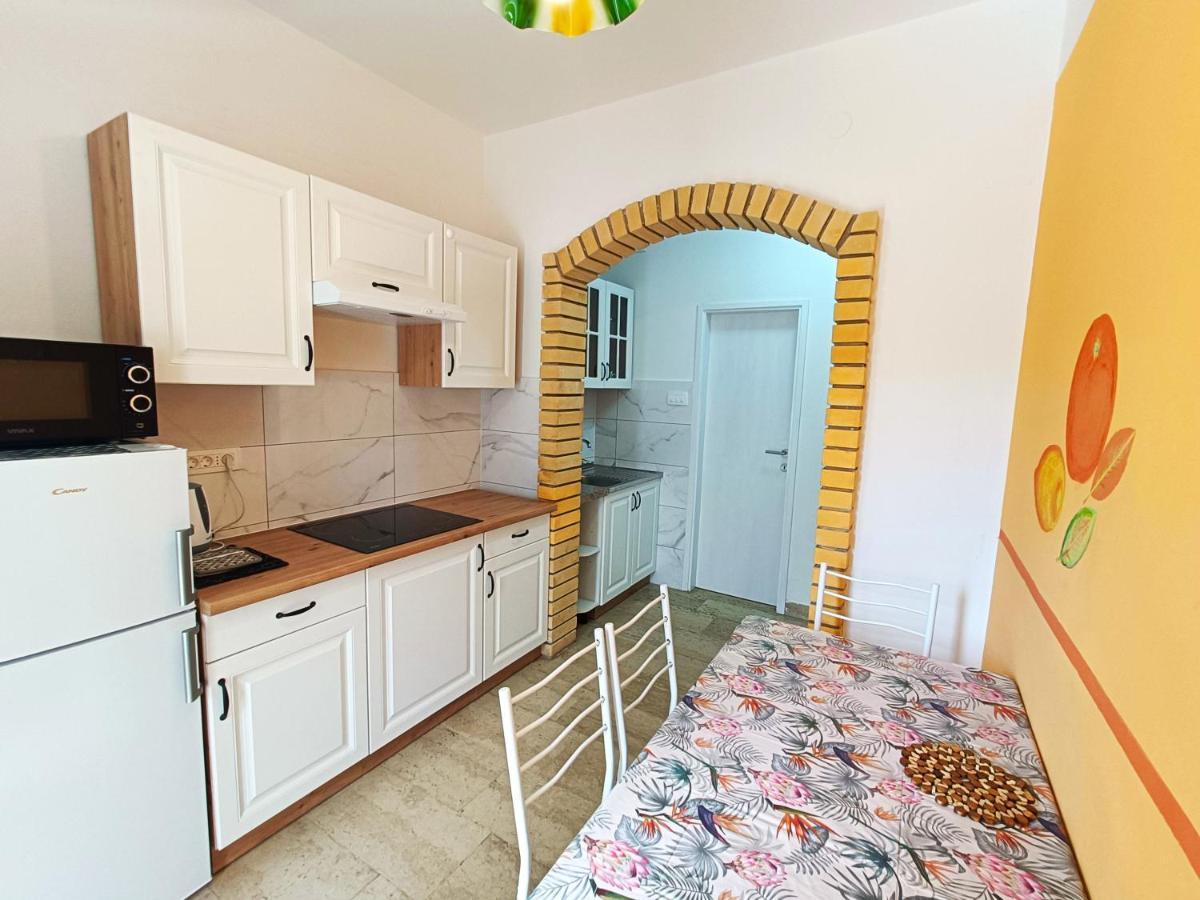 Apartment Pletikos Premantura Esterno foto