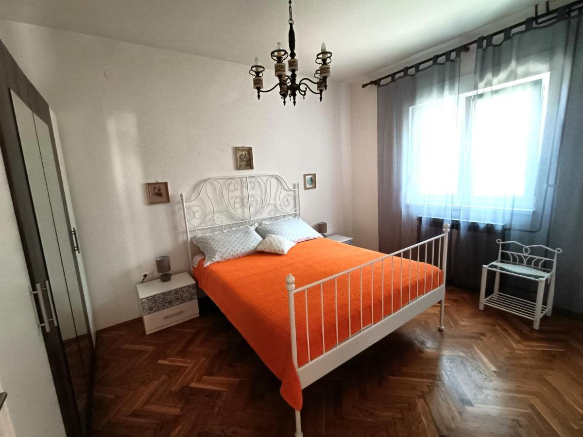 Apartment Pletikos Premantura Esterno foto