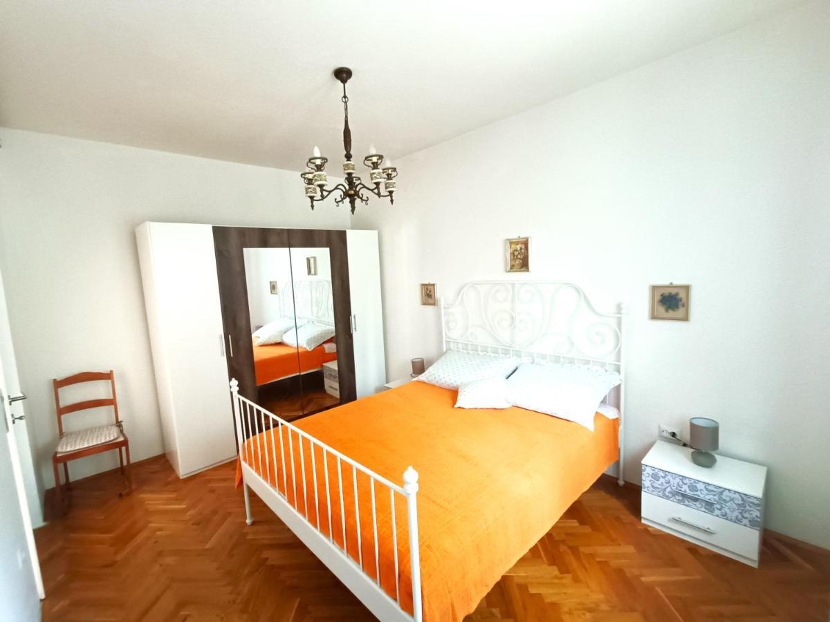 Apartment Pletikos Premantura Esterno foto