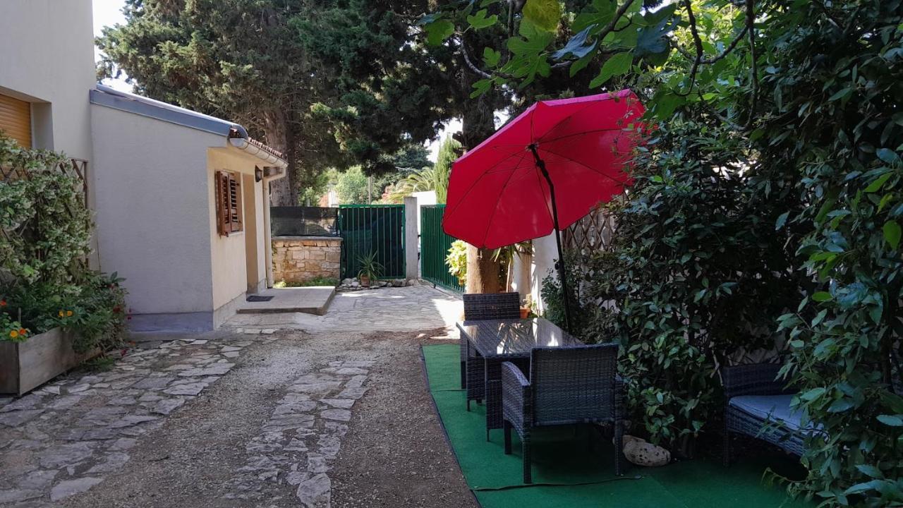 Apartment Pletikos Premantura Esterno foto