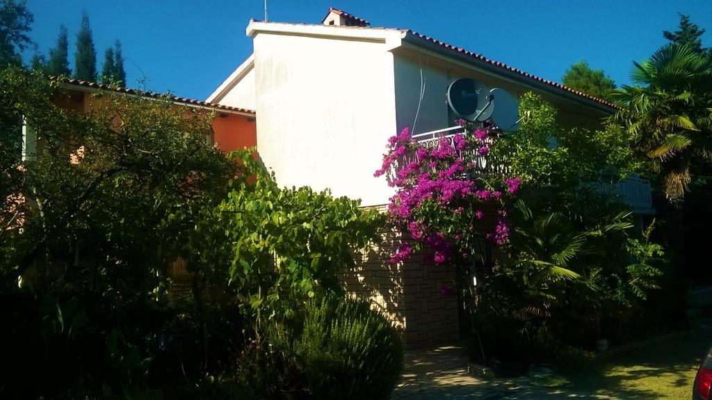 Apartment Pletikos Premantura Esterno foto