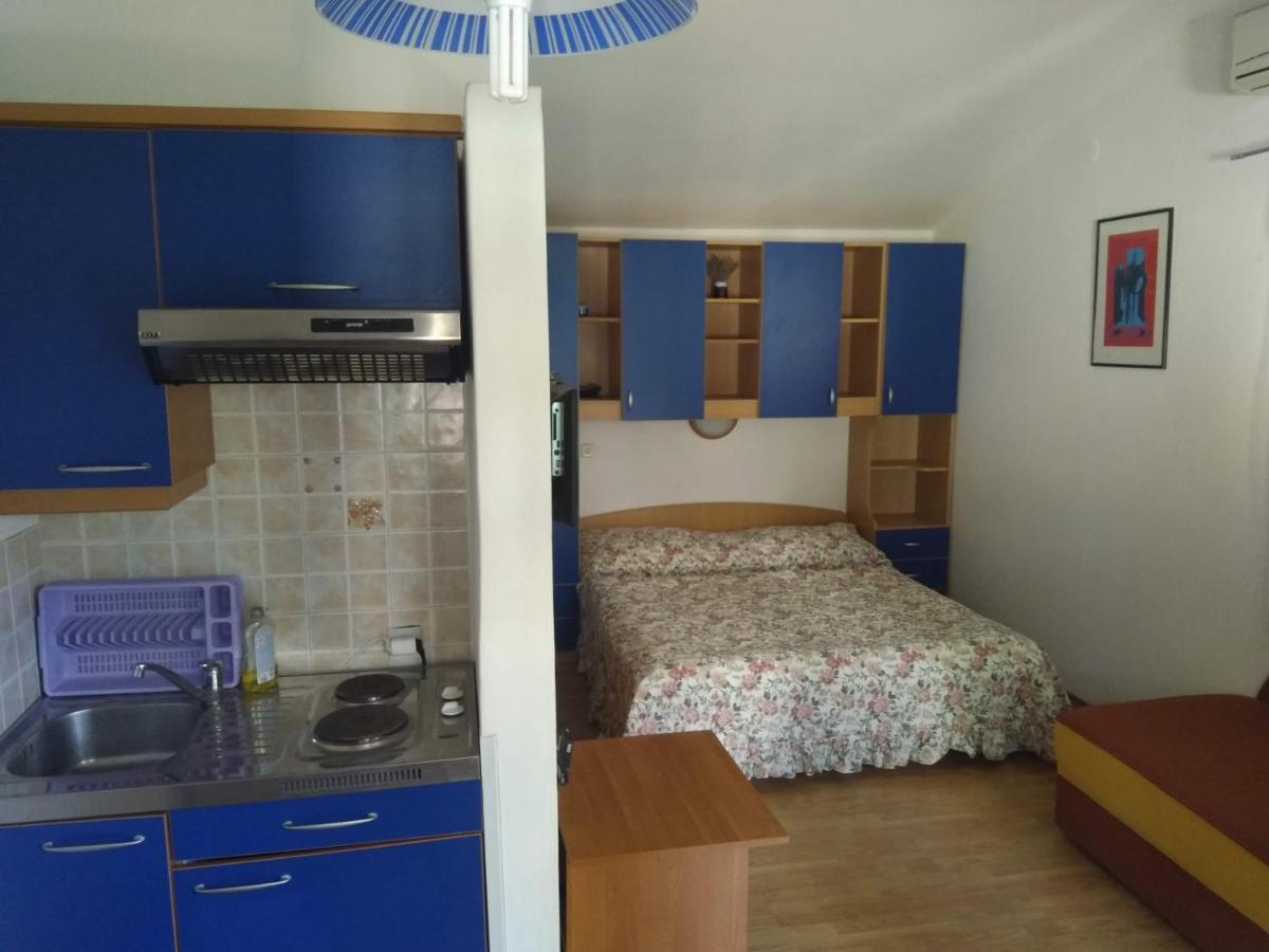 Apartment Pletikos Premantura Esterno foto